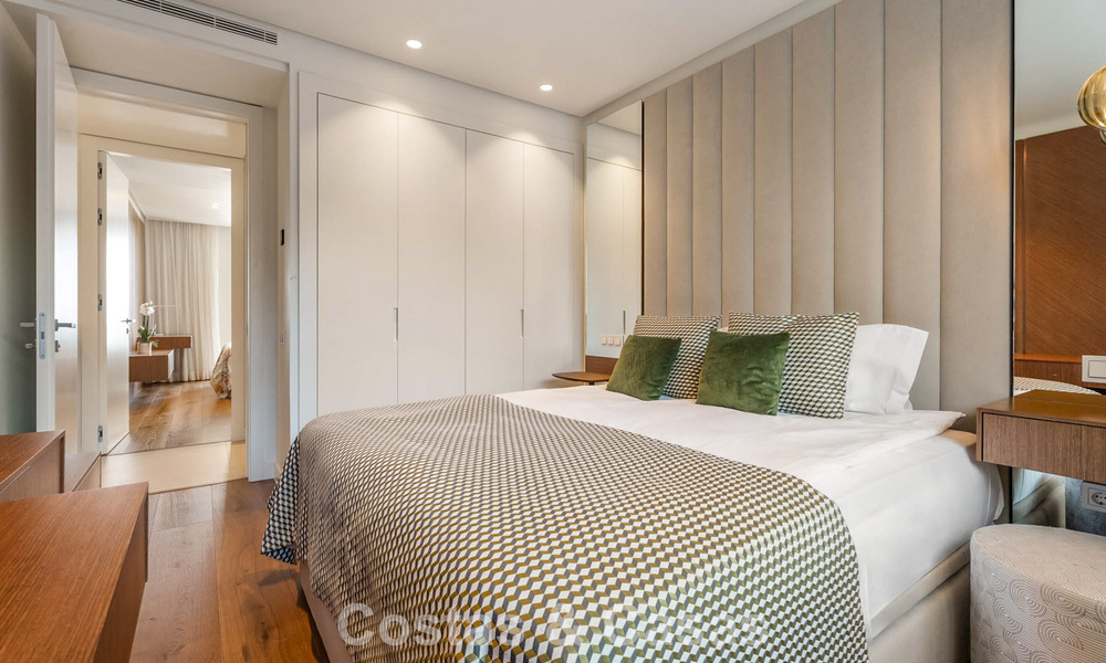 Modern, luxueus tuinappartement te koop met panoramisch zicht op de kust i/e gated boutique complex nabij Marbella stad 794495