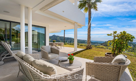 Modern, luxueus tuinappartement te koop met panoramisch zicht op de kust i/e gated boutique complex nabij Marbella stad 794498