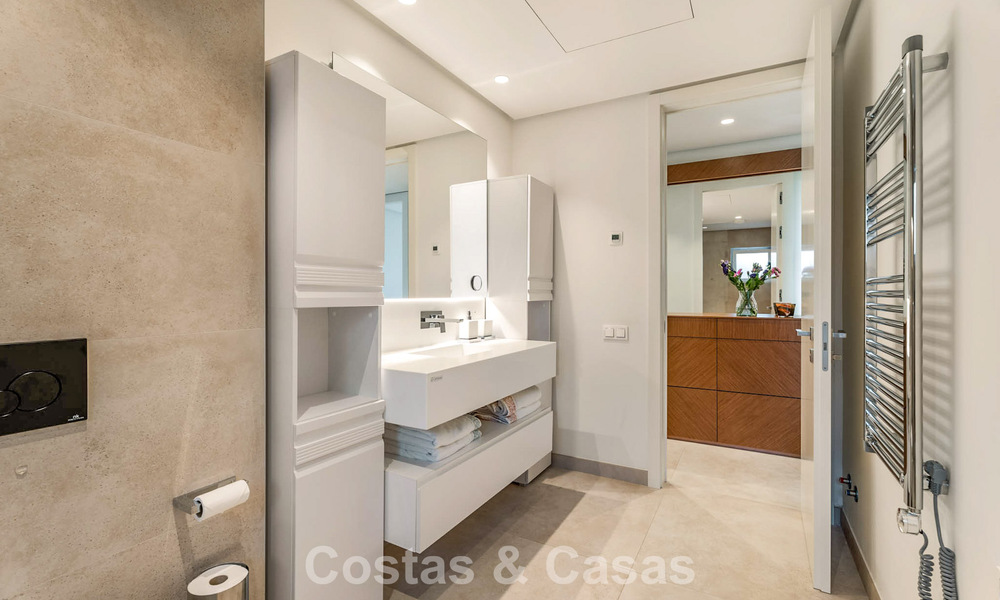 Modern, luxueus tuinappartement te koop met panoramisch zicht op de kust i/e gated boutique complex nabij Marbella stad 794501