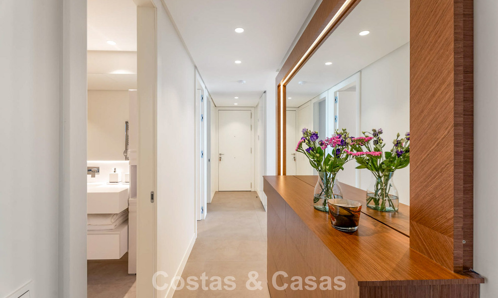 Modern, luxueus tuinappartement te koop met panoramisch zicht op de kust i/e gated boutique complex nabij Marbella stad 794503