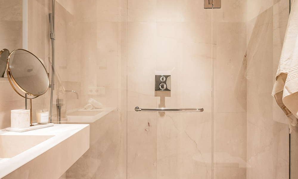 Modern appartement met villakarakter te koop met zeezicht in een exclusief complex in La Quinta, Marbella - Benahavis 794528