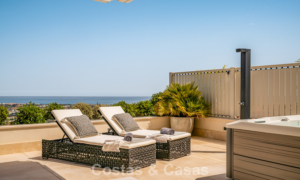 Modern appartement met villakarakter te koop met zeezicht in een exclusief complex in La Quinta, Marbella - Benahavis 794550