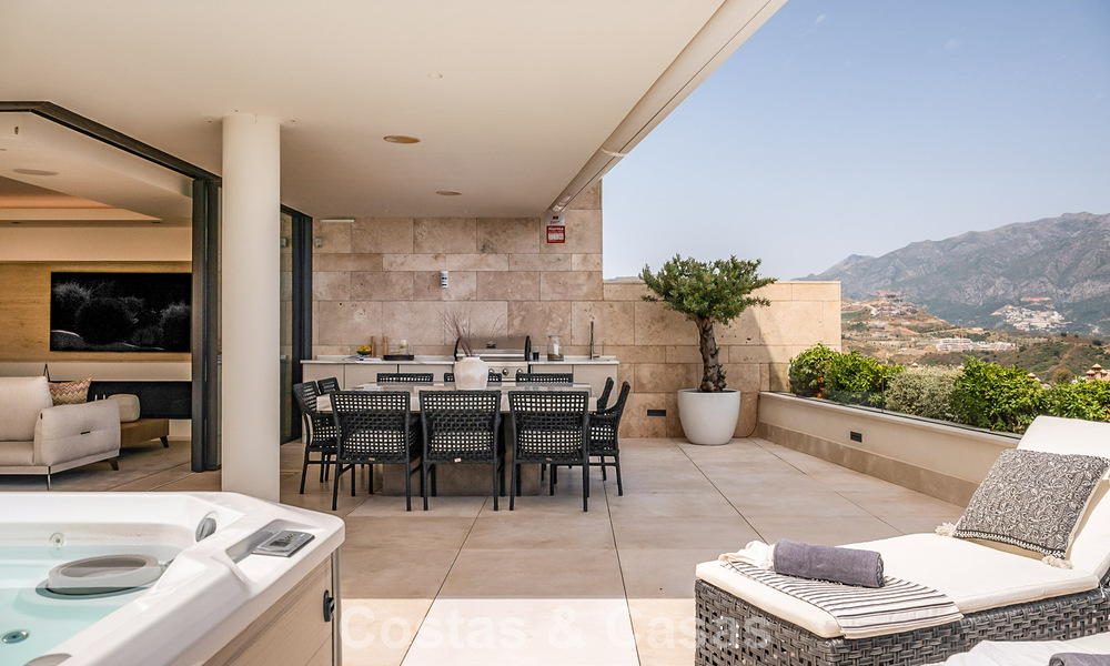 Modern appartement met villakarakter te koop met zeezicht in een exclusief complex in La Quinta, Marbella - Benahavis 794551