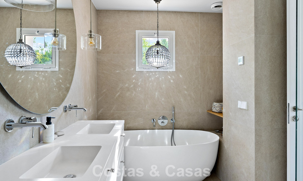 Instapklaar, luxe duplex appartement te koop, omgeven door golfbanen in Nueva Andalucia, Marbella 794584