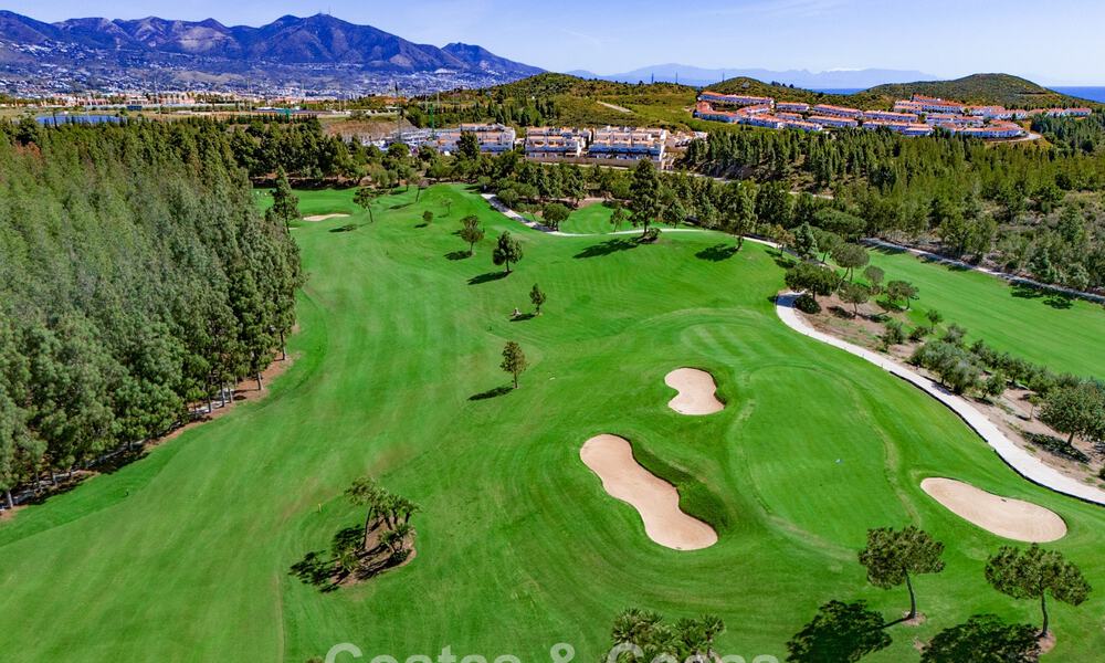 Nieuwe, moderne appartementen met fenomenaal uitzicht te koop in Mijas Costa, Costa del Sol 794604