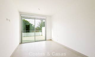 Modernistische haflvrijstaande villa te koop dicht bij voorzieningen in Guadalmina golf en San Pedro centrum, Marbella 794649 