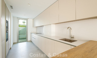 Modernistische haflvrijstaande villa te koop dicht bij voorzieningen in Guadalmina golf en San Pedro centrum, Marbella 794659 