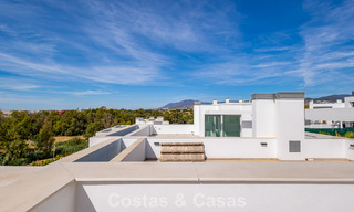 Modernistische haflvrijstaande villa te koop dicht bij voorzieningen in Guadalmina golf en San Pedro centrum, Marbella 794675 