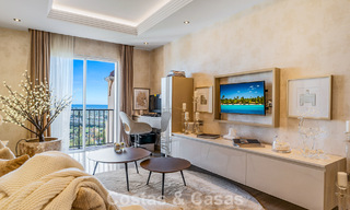 Ruim duplex penthouse met panoramisch zeezicht te koop in een gesloten woonwijk in Marbella - Benahavis 794870 