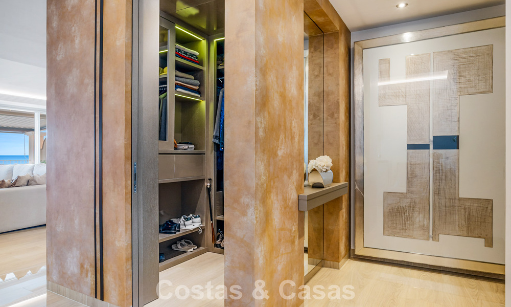 Ruim duplex penthouse met panoramisch zeezicht te koop in een gesloten woonwijk in Marbella - Benahavis 794872