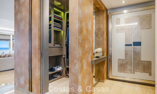 Ruim duplex penthouse met panoramisch zeezicht te koop in een gesloten woonwijk in Marbella - Benahavis 794872 