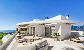 Moderne appartementen met panoramisch zeezicht te koop in een golfgebied in Mijas Costa, Costa del Sol 794787 