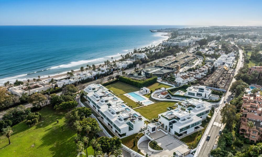 Ultramoderne halfvrijstaande villa met privétuin en -zwembad te koop aan de Golden Mile, Marbella 795015