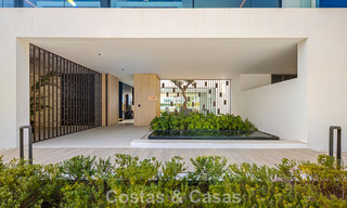 Ultramoderne halfvrijstaande villa met privétuin en -zwembad te koop aan de Golden Mile, Marbella 795016 