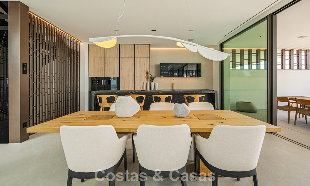 Ultramoderne halfvrijstaande villa met privétuin en -zwembad te koop aan de Golden Mile, Marbella 795021