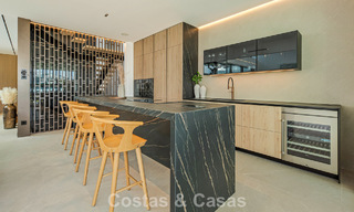 Ultramoderne halfvrijstaande villa met privétuin en -zwembad te koop aan de Golden Mile, Marbella 795023 