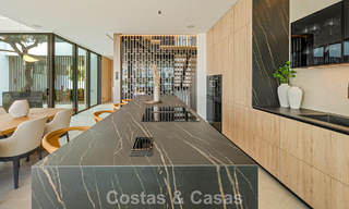 Ultramoderne halfvrijstaande villa met privétuin en -zwembad te koop aan de Golden Mile, Marbella 795024 