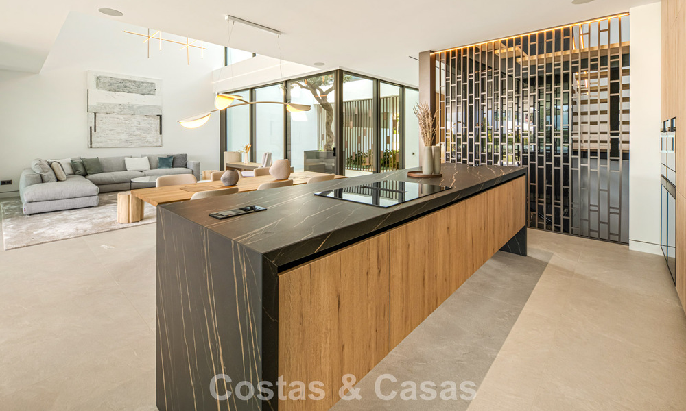Ultramoderne halfvrijstaande villa met privétuin en -zwembad te koop aan de Golden Mile, Marbella 795025