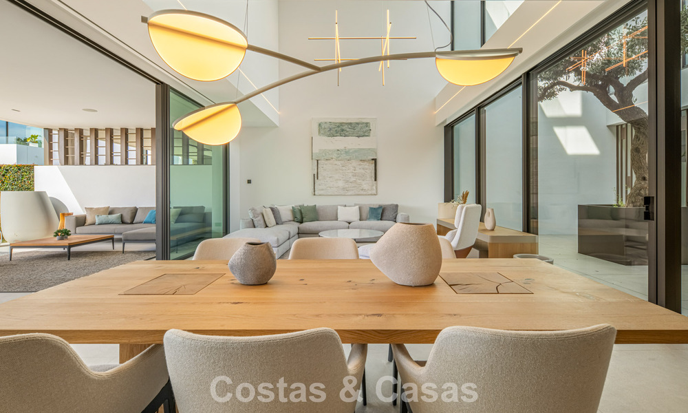 Ultramoderne halfvrijstaande villa met privétuin en -zwembad te koop aan de Golden Mile, Marbella 795027