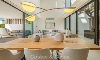 Ultramoderne halfvrijstaande villa met privétuin en -zwembad te koop aan de Golden Mile, Marbella 795027 