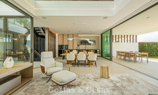 Ultramoderne halfvrijstaande villa met privétuin en -zwembad te koop aan de Golden Mile, Marbella 795030 