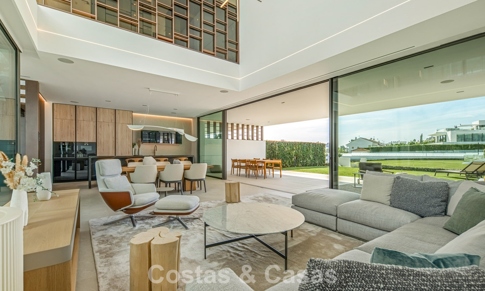 Ultramoderne halfvrijstaande villa met privétuin en -zwembad te koop aan de Golden Mile, Marbella 795031