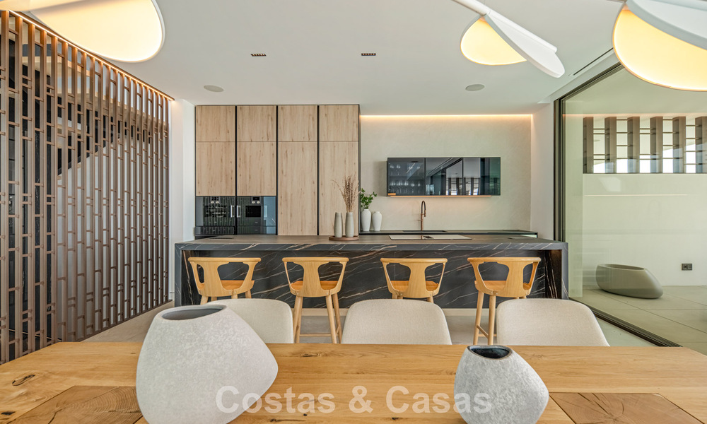 Ultramoderne halfvrijstaande villa met privétuin en -zwembad te koop aan de Golden Mile, Marbella 795032