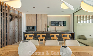 Ultramoderne halfvrijstaande villa met privétuin en -zwembad te koop aan de Golden Mile, Marbella 795032 