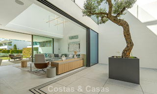 Ultramoderne halfvrijstaande villa met privétuin en -zwembad te koop aan de Golden Mile, Marbella 795034 