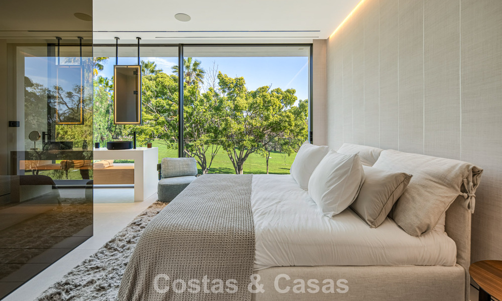 Ultramoderne halfvrijstaande villa met privétuin en -zwembad te koop aan de Golden Mile, Marbella 795036