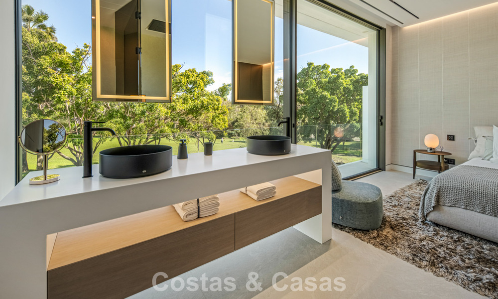 Ultramoderne halfvrijstaande villa met privétuin en -zwembad te koop aan de Golden Mile, Marbella 795040