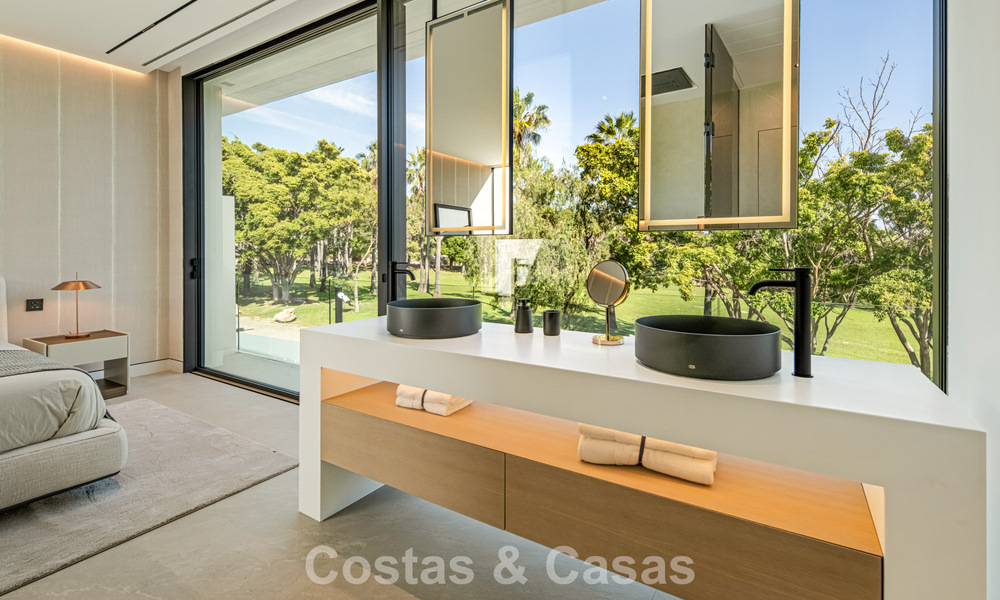 Ultramoderne halfvrijstaande villa met privétuin en -zwembad te koop aan de Golden Mile, Marbella 795045