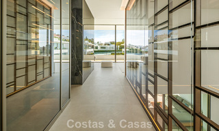 Ultramoderne halfvrijstaande villa met privétuin en -zwembad te koop aan de Golden Mile, Marbella 795048 