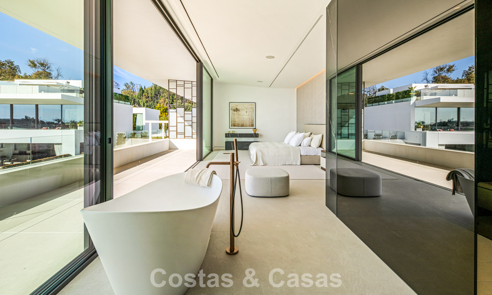 Ultramoderne halfvrijstaande villa met privétuin en -zwembad te koop aan de Golden Mile, Marbella 795050