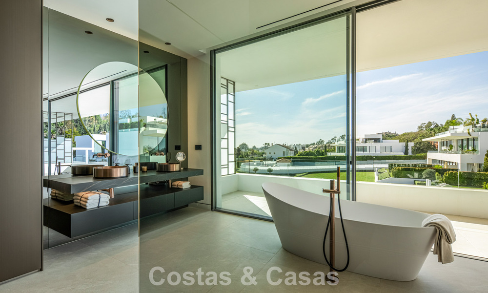Ultramoderne halfvrijstaande villa met privétuin en -zwembad te koop aan de Golden Mile, Marbella 795052