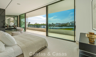 Ultramoderne halfvrijstaande villa met privétuin en -zwembad te koop aan de Golden Mile, Marbella 795056 