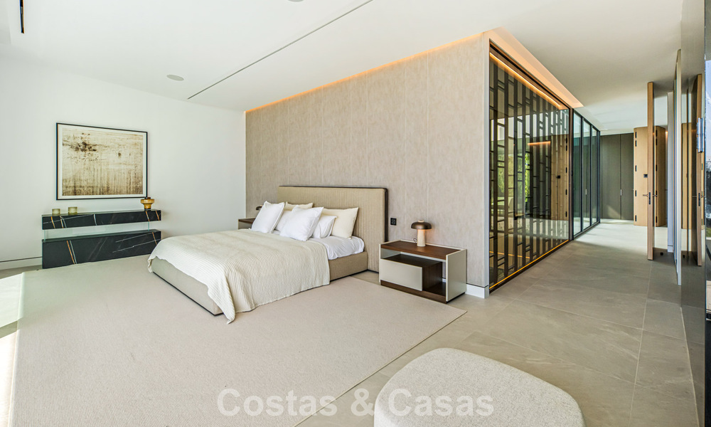 Ultramoderne halfvrijstaande villa met privétuin en -zwembad te koop aan de Golden Mile, Marbella 795064