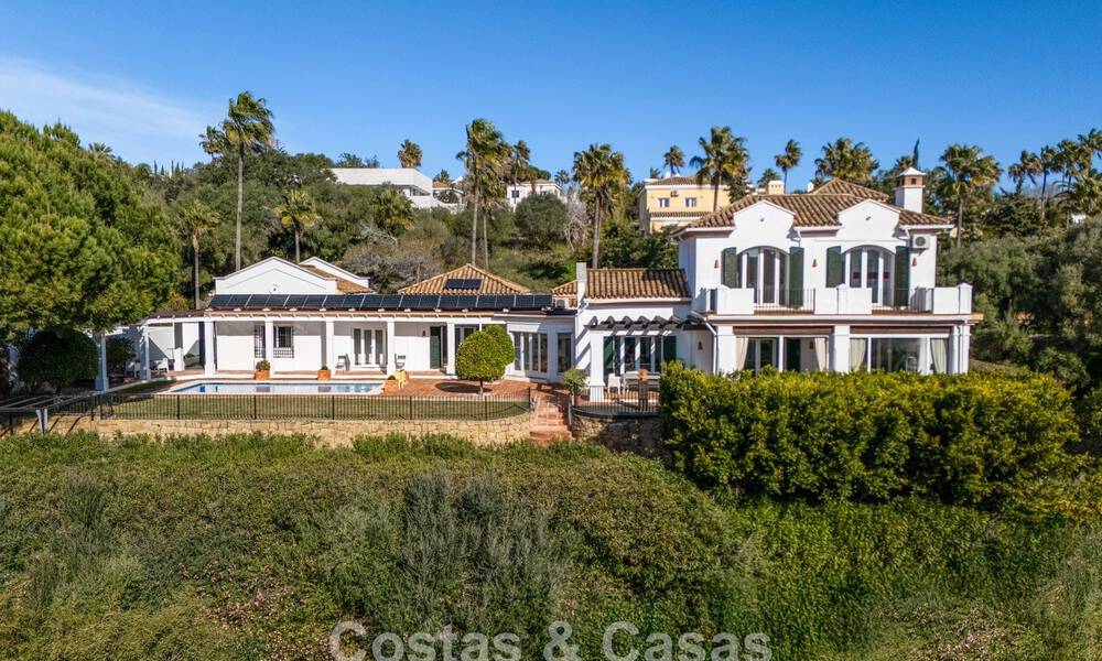 Authentieke Andalusische villa met idyllisch, panoramisch golfzicht te koop in Sotogrande Alto, Costa del Sol 795172