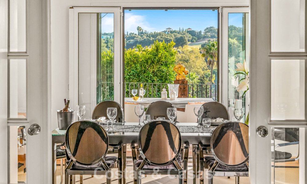 Authentieke Andalusische villa met idyllisch, panoramisch golfzicht te koop in Sotogrande Alto, Costa del Sol 795196