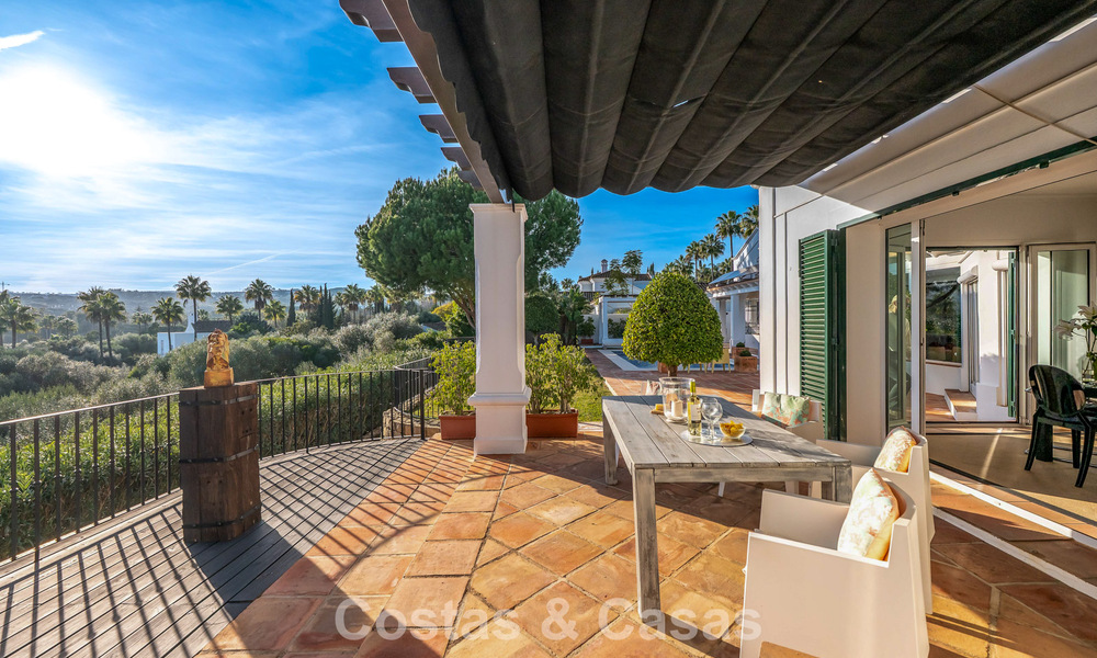 Authentieke Andalusische villa met idyllisch, panoramisch golfzicht te koop in Sotogrande Alto, Costa del Sol 795204