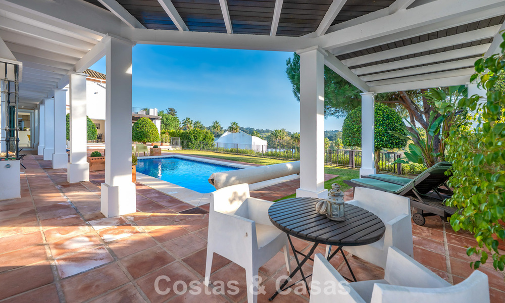 Authentieke Andalusische villa met idyllisch, panoramisch golfzicht te koop in Sotogrande Alto, Costa del Sol 795206
