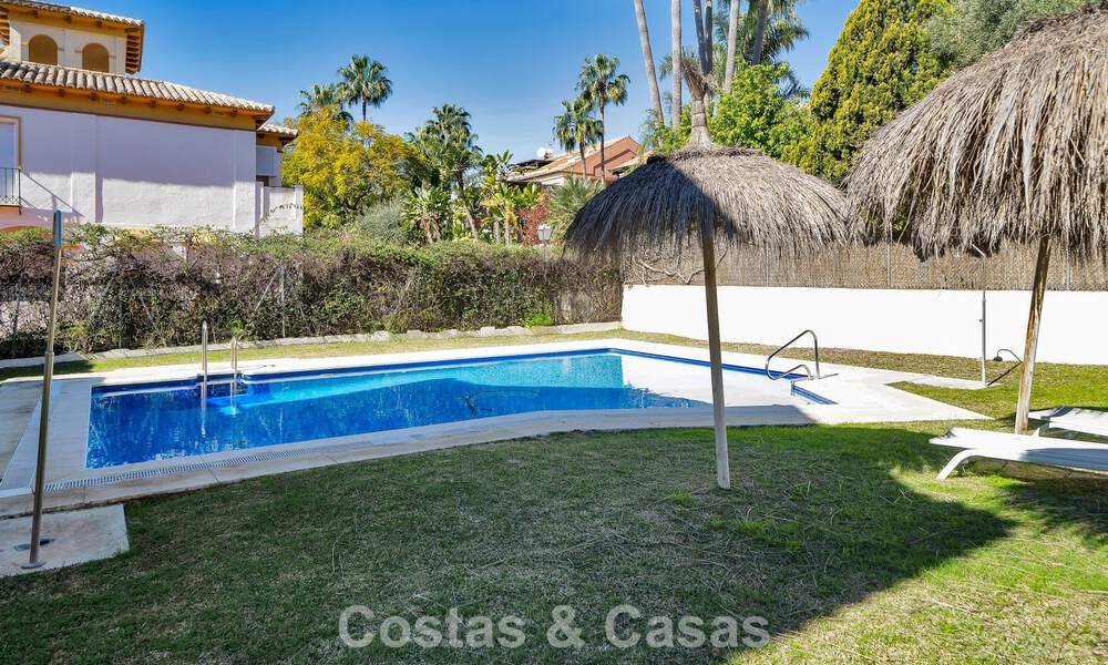 Stijlvol gemoderniseerd herenhuis te koop op wandelafstand van het strand in Puerto Banus, Marbella 795303