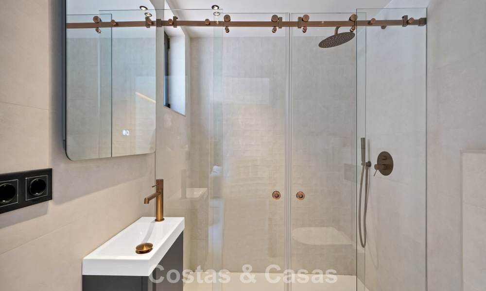 Stijlvol gemoderniseerd herenhuis te koop op wandelafstand van het strand in Puerto Banus, Marbella 795309