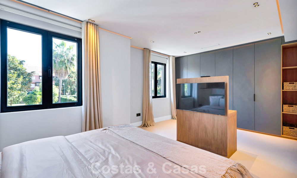 Stijlvol gemoderniseerd herenhuis te koop op wandelafstand van het strand in Puerto Banus, Marbella 795316