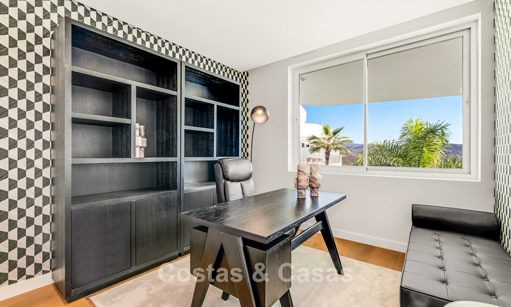 Instapklaar, avant-gardist appartement met subliem zeezicht te koop op luttele minuten van Marbella stad 795355