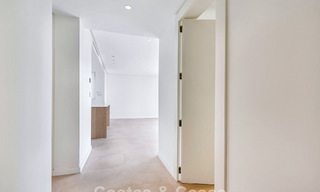 Lichtrijk appartement met zeezicht te koop in een resort-stijl complex op korte afstand van Marbella stad 795367 