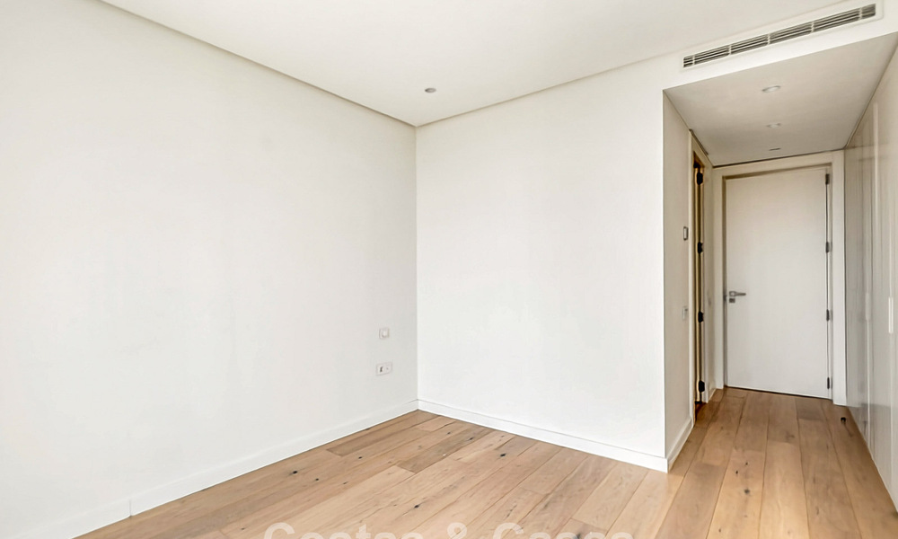 Lichtrijk appartement met zeezicht te koop in een resort-stijl complex op korte afstand van Marbella stad 795374