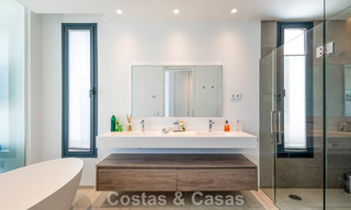 Instapklare, moderne villa op loopafstand van een golfclubhuis op de New Golden Mile tussen Marbella en Estepona 795383 