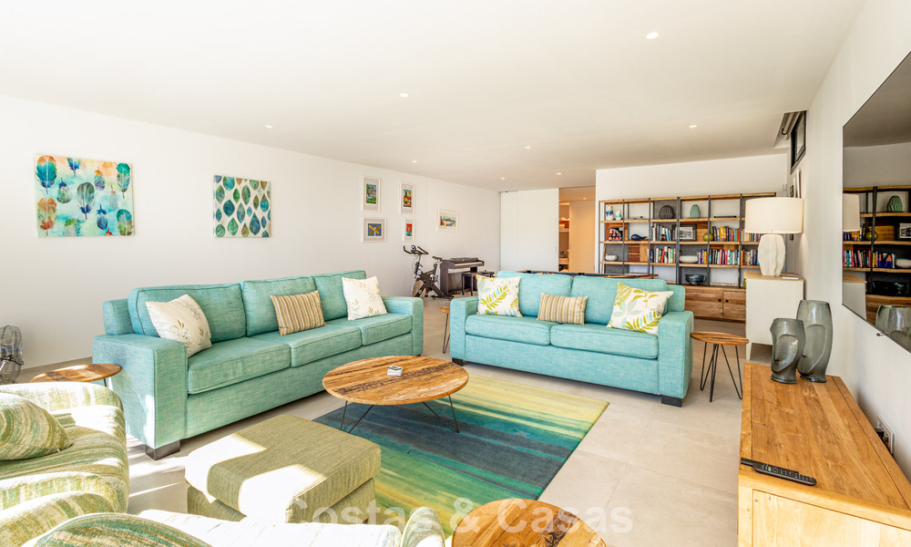 Instapklare, moderne villa op loopafstand van een golfclubhuis op de New Golden Mile tussen Marbella en Estepona 795389