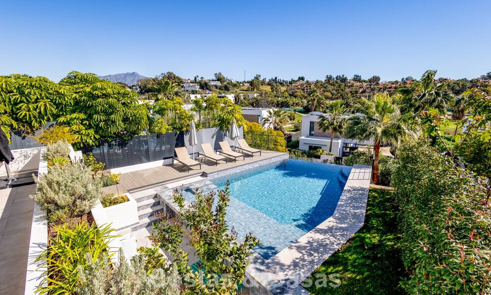 Instapklare, moderne villa op loopafstand van een golfclubhuis op de New Golden Mile tussen Marbella en Estepona 795398